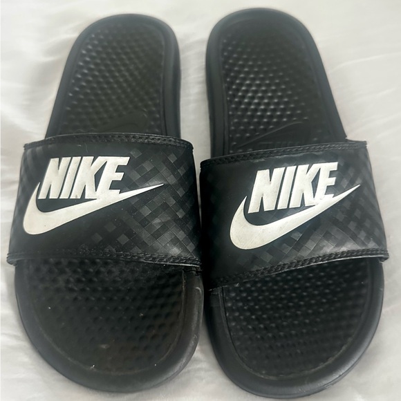 Nike Black and White Slide Sandals - Picture 1 of 2